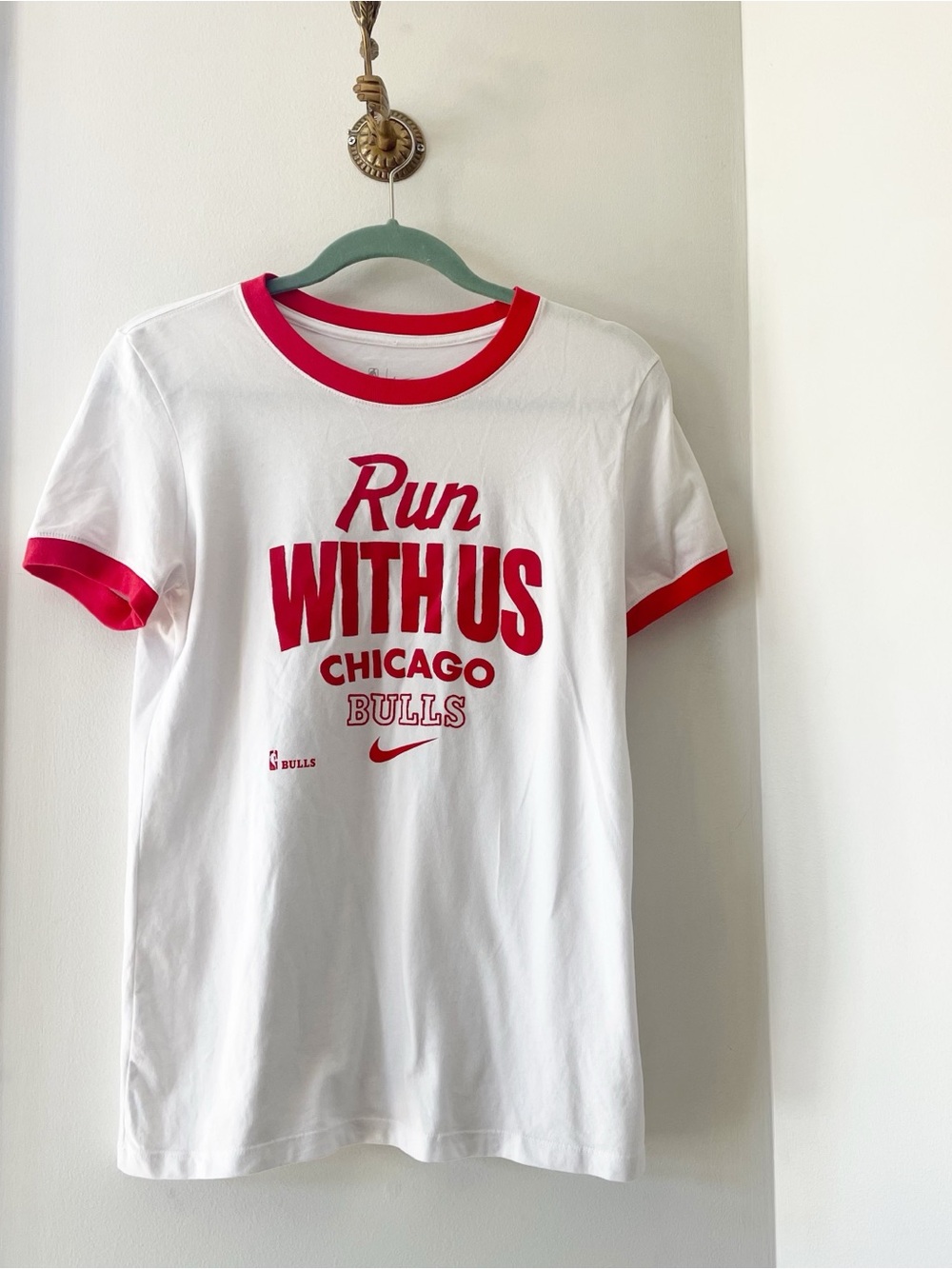 Nike Chicago Bulls 'Run With Us' White & Red Ringer Graphic Tee | Small